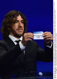 Aug. 27, 2015 - Monaco, Monaco - CARLES PUYOL shows the draw result of FC Dynamo Kyev during the UEFA Champions League Draws 2015 - 16 at Grimaldi Forum. Soccer 2015 - UEFA Champions League 2015 - 16 Draw  - ZUMAm119
