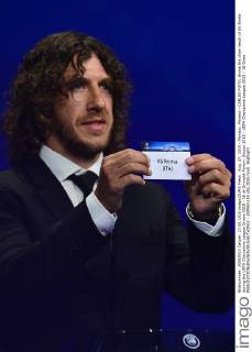 Aug. 27, 2015 - Monaco, Monaco - CARLES PUYOL shows the draw result of AS Roma during the UEFA Champions League Draws 2015 - 16 at Grimaldi Forum. Soccer 2015 - UEFA Champions League 2015 - 16 Draw  - ZUMAm119