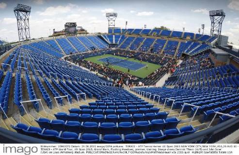 TENNIS - ATP Tennis Herren US Open 2015 NEW YORK CITY,NEW YORK,USA,29.AUG.15 - TENNIS - ATP World Tour, US Open 2015, Grand Slam, Flushing Meadows, preview, training. Image shows Dominic Thiem (AUT) and John Isner (USA) on Louis Armstrong stadium. GEPAxpictures xMatthiasxHauer