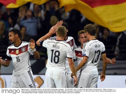 04.09.2015, xjhx, Fussball EM Quali 2016, Deutschland - Polen, emspor, v.l. Mario Goetze (Deutsche Fussball Nationalmannschaft DFB) celebrate the goal, Torjubel zum 2:0