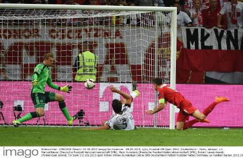 04.09.2015, xjhx, Fussball EM Quali 2016, Deutschland - Polen, emspor, v.l. Manuel Neuer (Deutsche Fussball Nationalmannschaft DFB), Mats Hummels (Deutsche Fussball Nationalmannschaft DFB), Robert Lewandowski (Polen) Goal scored, Tor zum 1:2
