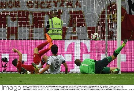 04.09.2015, xjhx, Fussball EM Quali 2016, Deutschland - Polen, emspor, v.l. Manuel Neuer (Deutsche Fussball Nationalmannschaft DFB), Mats Hummels (Deutsche Fussball Nationalmannschaft DFB), Robert Lewandowski (Polen) Goal scored, Tor zum 1:2