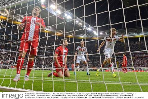 04.09.2015, xjhx, Fussball EM Quali 2016, Deutschland - Polen, emspor, v.l. Mario Goetze (Deutsche Fussball Nationalmannschaft DFB) Thomas Mueller (Deutsche Fussball Nationalmannschaft DFB) celebrate the goal, Torjubel zum 1:0