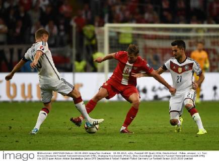 04.09.2015, xjhx, Fussball EM Quali 2016, Deutschland - Polen, emspor, v.l. Toni Kroos (Deutsche Fussball Nationalmannschaft DFB), Grzegorz Krychowiak (Polen), Ilkay Guendogan (Deutsche Fussball Nationalmannschaft DFB)