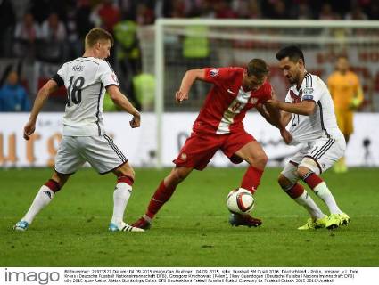 04.09.2015, xjhx, Fussball EM Quali 2016, Deutschland - Polen, emspor, v.l. Toni Kroos (Deutsche Fussball Nationalmannschaft DFB), Grzegorz Krychowiak (Polen), Ilkay Guendogan (Deutsche Fussball Nationalmannschaft DFB)