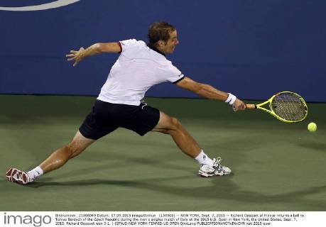 (150908) -- NEW YORK, Sept. 7, 2015 -- Richard Gasquet of France returns a ball to Tomas Berdych of the Czech Republic during the men s singles match of Italy at the 2015 U.S. Open in New York, the United States, Sept. 7, 2015. Richard Gasquet won 3-1. ) (SP)US-NEW YORK-TENNIS-US OPEN QinxLang