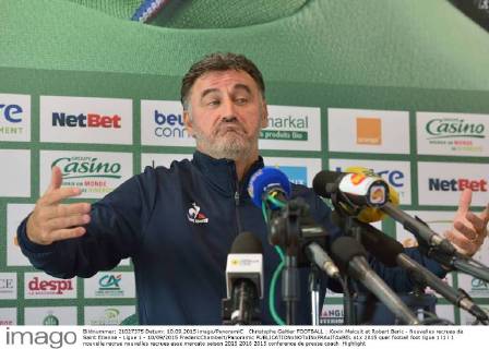 Christophe Galtier FOOTBALL : Kevin Malcuit et Robert Beric - Nouvelles recrues de Saint Etienne - Ligue 1 - 10 09 2015 FredericChambert Panoramic 