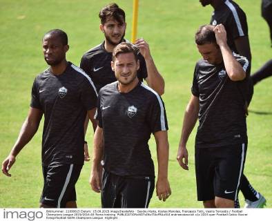 Seydou Keita, Kostas Manolas, Francesco Totti, Vasilis Torosidis Football Champions League 2015 2016 AS Roma training andreaxstaccioli
