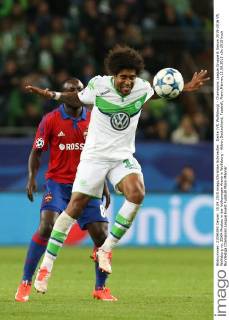 Dante (VfL Wolfsburg) - Champions League Gruppe B Saison 2015-2016 VfL Wolfsburg vs. ZSKA Moskau in der Volkswagen Arena in Wolfsburg - Aktion,Deutschland, Fussball, Mann,Männer,15.09.2015