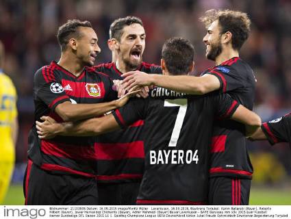 Leverkusen, 16.09.2015, BayArena Torjubel: Karim Bellarabi (Bayer), Roberto Hilbert (Bayer), Javier Hernandez Chicharito (Bayer), Admir Mehmedi (Bayer) Bayer Leverkusen - BATE Baryssau mm