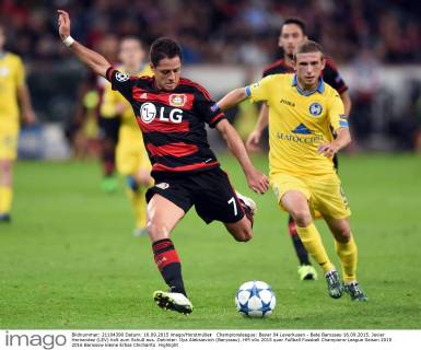 Championsleague: Bayer 04 Leverkusen - Bate Baryssau 16.09.2015. Javier Hernandez (LEV) holt zum Schuß aus. Dahinter: Ilya Aleksievich (Baryssau). HM
