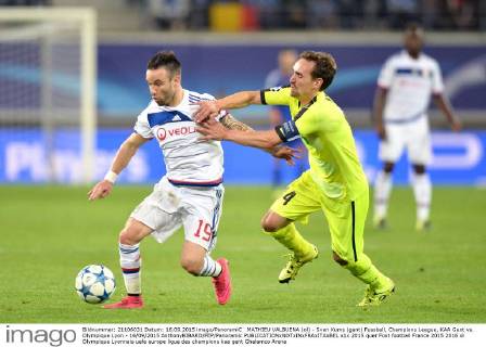 MATHIEU VALBUENA (ol) - Sven Kums (gant) Fussball, Champions League, KAA Gent vs. Olympique Lyon - 16 09 2015 AnthonyBIBARD FEP Panoramic