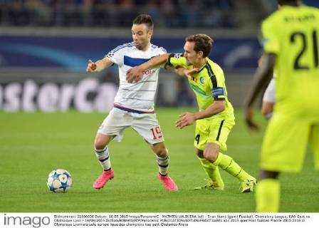 MATHIEU VALBUENA (ol) - Sven Kums (gant) Fussball, Champions League, KAA Gent vs. Olympique Lyon - 16 09 2015 AnthonyBIBARD FEP Panoramic