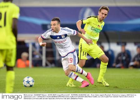 MATHIEU VALBUENA (ol) - Sven Kums (gant) Fussball, Champions League, KAA Gent vs. Olympique Lyon - 16 09 2015 AnthonyBIBARD FEP Panoramic