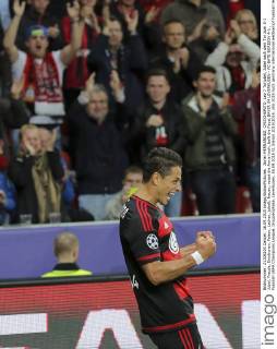 Javier HERNANDEZ, CHICCHARITO, Lev 7 Torjubel, Jubel nach dem Tor zum 3-1 Jubel, Freude, Emotionen, Feiern, Lachen, jubelt, freuen, reisst die Arme hoch, ballt die Faust BAYER 04 LEVERKUSEN - FC BATE BORISOV 4-1 , Fussball UEFA Champions League, Gruppenphase, Leverkusen, 16.09.2015 CL Saison 2015 2016,