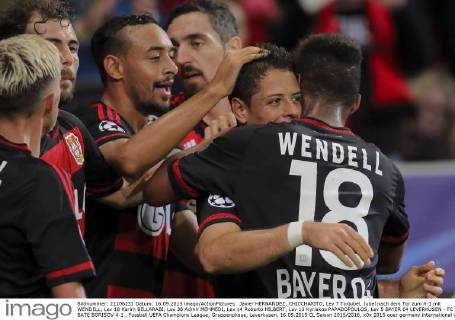 Javier HERNANDEZ, CHICCHARITO, Lev 7 Torjubel, Jubel nach dem Tor zum 4-1 mit WENDELL, Lev 18 Karim BELLARABI, Lev 38 Admir MEHMEDI, Lev 14 Roberto HILBERT, Lev 13 Kyriakos PAPADOPOULOS, Lev 5 BAYER 04 LEVERKUSEN - FC BATE BORISOV 4-1 , Fussball UEFA Champions League, Gruppenphase, Leverkusen, 16.09.2015 CL Saison 2015 2016,