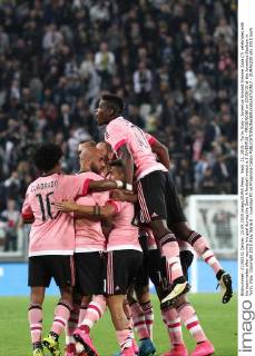 Sept. 23, 2015 - Turin, Italy - Juventus forward Simone Zaza (7) celebrates with his teammates after scoring his goal during the Serie A football match n.5 JUVENTUS - FROSINONE on 23 09 15 at the Juventus Stadium in Turin, Italy. Copyright 2015 Italy:Serie A - Juventus FC vs Frosinone Calcio - ZUMAn230