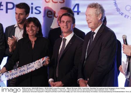 Aktuell Olympia 2024, Ausrichter-Kandidat Paris präsentiert Kampagne Anne Hidalgo ( Maire de Paris ) Manuel Valls ( Premier Ministre ) Guy Drut Paris bewirbt sich für die Olympischen Sommerspiele 2024 - CNOSF - 25 09 2015 GwendolineLeGoffx 
