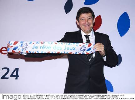 Aktuell Olympia 2024, Ausrichter-Kandidat Paris präsentiert Kampagne Patrick Kanner ( Ministre des sports ) Paris bewirbt sich für die Olympischen Sommerspiele 2024 - CNOSF - 25 09 2015 GwendolineLeGoffx 