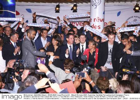 Aktuell Olympia 2024, Ausrichter-Kandidat Paris präsentiert Kampagne Thierry Braillard ( secretaire d Etat charge des sports ) Tony Parker Tony Estanguet Anne Hidalgo ( Maire de Paris ) Manuel Valls ( Premier Ministre ) Patrick Kanner ( Ministre des sports ) Frederique Jossynet Paris bewirbt sich für die Olympischen Sommerspiele 2024 - CNOSF - 25 09 2015 GwendolineLeGoffx 