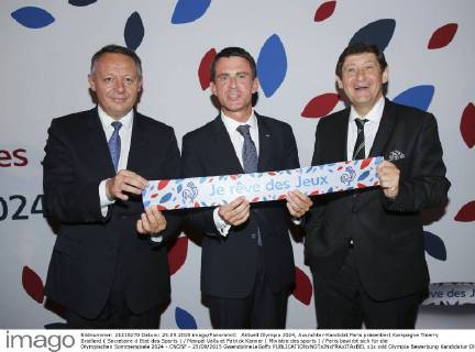 Aktuell Olympia 2024, Ausrichter-Kandidat Paris präsentiert Kampagne Thierry Braillard ( Secretaire d Etat des Sports ) Manuel Valls et Patrick Kanner ( Ministre des sports ) Paris bewirbt sich für die Olympischen Sommerspiele 2024 - CNOSF - 25 09 2015 GwendolineLeGoffx 