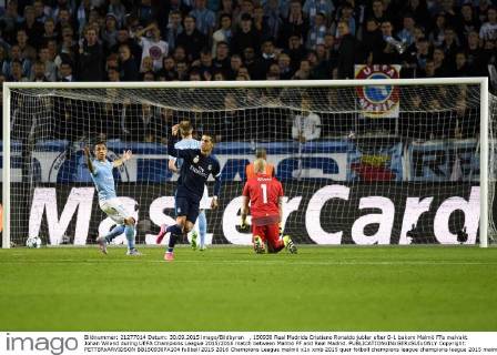 , 150930 Real Madrids Cristiano Ronaldo jublar efter 0-1 bakom Malmö FFs malvakt Johan Wiland during UEFA Champions League 2015 2016 match between Malmö FF and Real Madrid.  Copyright: PETTERxARVIDSON BB150930PA104