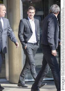 Aktuell Fußball, England, Adam Johnson Gerichtsverhandlung Oct. 2, 2015 - Bradford, yorkshire, UK - ENGLAND footballer Adam Johnson at Bradford court today on child sex charges. The 28-year-old Sunderland winger is set to attend Bradford Crown Court for a pre-trial review. He has previously denied three counts of sexual activity with a child and one count of grooming. Adam Johnson  - ZUMAl94_