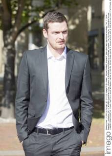 Aktuell Fußball, England, Adam Johnson Gerichtsverhandlung Oct. 2, 2015 - Bradford, yorkshire, UK - ENGLAND footballer Adam Johnson at Bradford court today on child sex charges. The 28-year-old Sunderland winger is set to attend Bradford Crown Court for a pre-trial review. He has previously denied three counts of sexual activity with a child and one count of grooming. Adam Johnson  - ZUMAl94_