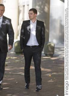 Aktuell Fußball, England, Adam Johnson Gerichtsverhandlung Oct. 2, 2015 - Bradford, yorkshire, UK - ENGLAND footballer Adam Johnson at Bradford court today on child sex charges. The 28-year-old Sunderland winger is set to attend Bradford Crown Court for a pre-trial review. He has previously denied three counts of sexual activity with a child and one count of grooming. Adam Johnson  - ZUMAl94_