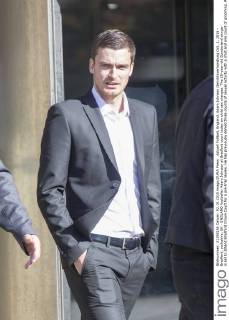 Aktuell Fußball, England, Adam Johnson Gerichtsverhandlung Oct. 2, 2015 - Bradford, yorkshire, UK - ENGLAND footballer Adam Johnson at Bradford court today on child sex charges. The 28-year-old Sunderland winger is set to attend Bradford Crown Court for a pre-trial review. He has previously denied three counts of sexual activity with a child and one count of grooming. Adam Johnson  - ZUMAl94_