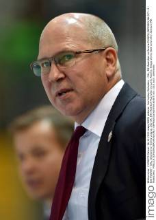 Ice hockey Eishockey - CHL, RB Muenchen vs Rauma MUNICH,GERMANY,06.OCT.15 - ICE HOCKEY - CHL, Champions Hockey League, play off, EHC Red Bull Muenchen vs Lukko Rauma. Image shows head coach Don Jackson (RB Muenchen). GEPAxpictures xFlorianxErtl