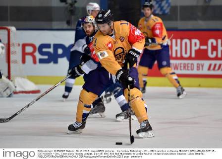 Ice hockey Eishockey - CHL, RB Muenchen vs Rauma MUNICH,GERMANY,06.OCT.15 - ICE HOCKEY - CHL, Champions Hockey League, play off, EHC Red Bull Muenchen vs Lukko Rauma. Image shows Aaron Gagnon (Lukko Rauma). GEPAxpictures xFlorianxErtl