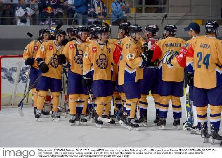 Ice hockey Eishockey - CHL, RB Muenchen vs Rauma MUNICH,GERMANY,06.OCT.15 - ICE HOCKEY - CHL, Champions Hockey League, play off, EHC Red Bull Muenchen vs Lukko Rauma. Image shows the rejoicing of Lukko Rauma. GEPAxpictures xFlorianxErtl
