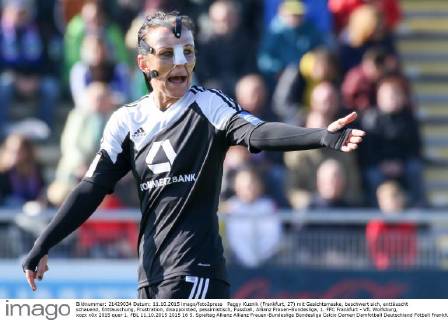 Peggy Kuznik (Frankfurt, 27) mit Gesichtsmaske, beschwert sich, enttäuscht schauend, Enttäuschung, Frustration, disappointed, pessimistisch, Fussball, Allianz Frauen-Bundesliga, 1. FFC Frankfurt - VfL Wolfsburg, xozx