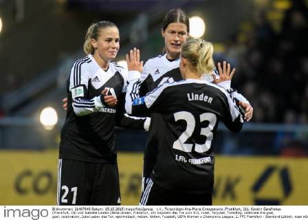 v.li.: Torschützin Ana-Maria Crnogorcevic (Frankfurt, 21), Kerstin Garefrekes (Frankfurt, 18) und Isabelle Linden (Bella Linden, Frankfurt, 23) bejubeln das Tor zum 5:0, Jubel, Torjubel, Torerfolg, celebrate the goal, goal, celebration, Jubel ueber das Tor, optimistisch, Action, Aktion, Fussball, UEFA Women s Champions League, 1. FFC Frankfurt - Standard Lüttich, xozx