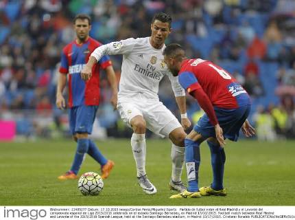 Partido de futbol entre el Real Madrid y el Levante del campeonato espanol de Liga 2015 2016 celebrado en el estadio Santiago Bernabeu, en Madrid 17 10 2015. Football match between Real Madrid and Levante of the 2015 2016 Spanish League, held at the Santiago Bernabeu stadium, in Madrid 10 17 2015. Cristiano Ronaldo