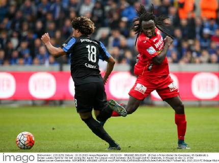 20151018 - BRUGGE;BELGIUM: 18 Club s Felipe Gedoz Da Conceicao; 05 Oostende s Jordan Lukaku fight for the ball during the Jupiler Pro League match between Club Brugge and KV Oostende, in Brugge on day 11 of the Belgian soccer Championship. REPORTERS VIRGINIE LEFOUR xxLEFOUR