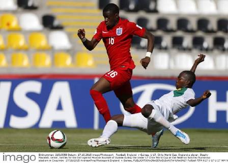 Football, England v Guinea. U 17, Chile World Cup. England s player, Stephy Mavididi, center, battles for the ball against Moussa Soumah of Guinea during the Under 17 Chile World Cup at the Federico Sanchez Rumoroso stadium in Coquimbo 17 10 2015 AndresxPina Photosport England v Guinea, 