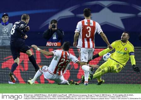 UEFA Champions League, Group F, Round 3, GNK Dinamo - FC Olympiakos 20.10.2015., Croatia, Zagreb - Maksimir Stadium - UEFA Champions League, Group F, Round 3, GNK Dinamo - FC Olympiakos. Domagoj Antolic, Roberto.  GoranxStanzl PIXSELL