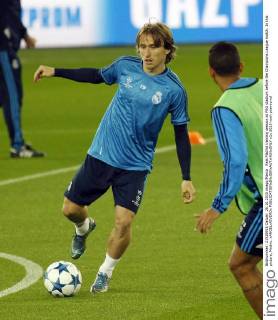 Real Madrid training session at PSG stadium before the Champions League match. In this picture, Modric. xANGELxRIVEROx 