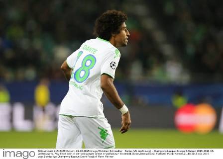 Dante (VfL Wolfsburg) - Champions League Gruppe B Saison 2015-2016 VfL Wolfsburg vs. PSV Eindhoven in der Volkswagen Arena in Wolfsburg - Einzelbild,Aktion,Deutschland, Fussball, Mann,Männer,21.10.2015