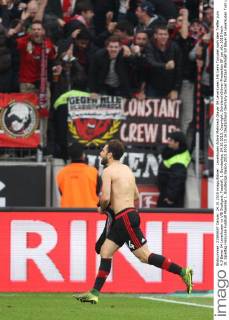 Leverkusen Admir Mehmedi (Bayer 04 Leverkusen 14) beim Torjubel nach dem Treffer zum 4:3 Bayer 04 Leverkusen vs VfB Stuttgart, Fussball, 1. Bundesliga, 24.10.2015, Copyright: Schülerx xEibner-Pressefoto EP_jse