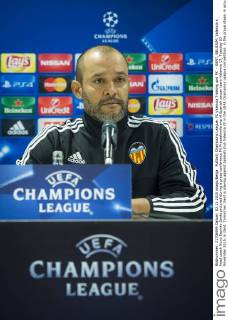 Fußball, Champions League, FC Valencia Training und PK - GENT, BELGIUM: Valencia s head coach Nuno Espirito Santo pictured during a press conference PK Pressekonferenz of Spanish soccer team Valencia CF, Tuesday 03 November 2015, in Gent. Tomorrow, Gent is playing against Spanish club Valencia CF in the UEFA Champions League competition, in the group stage, in group H. JASPERxJACOBS  x04732838x