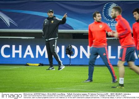Fußball, Champions League, FC Valencia Training und PK - GENT, BELGIUM: Valencia s head coach Nuno Espirito Santo pictured during a training session of Spanish soccer team Valencia CF, Tuesday 03 November 2015, in Gent. Tomorrow, Gent is playing against Spanish club Valencia CF in the UEFA Champions League competition, in the group stage, in group H. JASPERxJACOBS  x04732868x