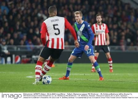 Fußball, Champions League, PSV Eindhoven - VfL Wolfsburg Eindhoven Jeffrey Bruma ( 5, PSV Eindhoven) mit Andre Schuerrle ( 17, VfL Wolfsburg) PSV Eindhoven - VfL Wolfsburg, Fussball, Champions-League, 03.11.2015, Copyright: Deutzmannx xEibnerx-xPressefoto