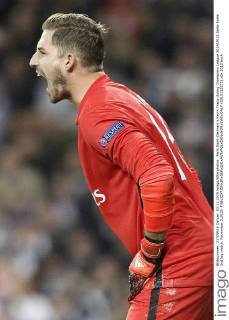 Paris Saint-Germain s Kevin Trapp during Champions League 2014 2015 Semi-finals 2nd leg match. November 3,2015.  (2015110373)