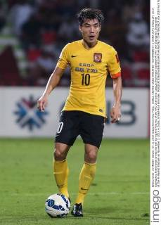 DUBAI, UNITED ARAB EMIRATES - NOVEMBER 07: (CHINA OUT) Zheng Zhi 10 of Guangzhou Evergrande drives the ball during the first leg of the AFC Champions League final match between Al Ahli and Guangzhou Evergrande at the Al-Rashid Stadium on November 7, 2015 in Dubai, United Arab Emirates.  CFP475533627