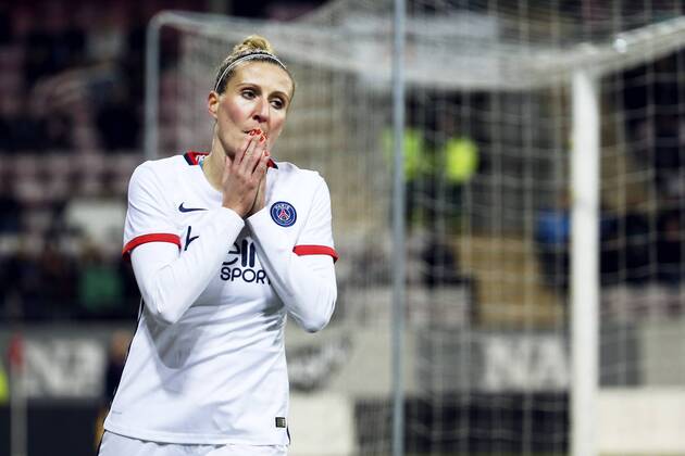 Fußball, Damen Champions League, KIF Örebro - Paris St. Germain 151111 Paris Anja Mittag deppar under fotbollsmatchen i Womens Champions League mellan Kif Örebro och Paris SG den 11 november 2015 i Örebro.  Copyright: JOHANxBERNSTRÖM BB151111BB217