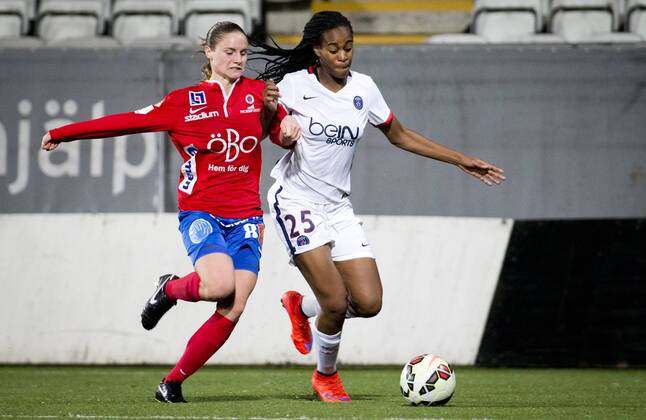 Fußball, Damen Champions League, KIF Örebro - Paris St. Germain 151111 KIF Örebro Hanne Grahns och Paris SG Marie-Antoinette Katoto under fotbollsmatchen i Womens Champions League mellan Kif Örebro och Paris SG den 11 november 2015 i Örebro.  Copyright: JohanxBernström BB151111BB402