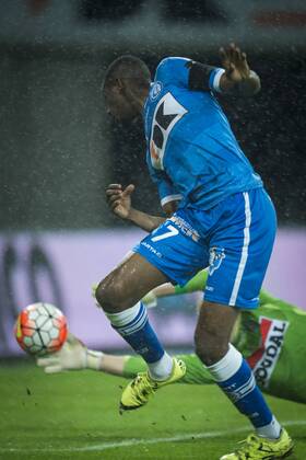 - GENT, BELGIUM: Gent s Kalifa Coulibaly and Westerlo s goalkeeper Koen Van Langendonck pictured in action during the Jupiler Pro League match between KAA Gent and Westerlo, in Gent, Friday 20 November 2015, on the 16th day of the Belgian soccer championship. JASPERxJACOBS  x04742986x